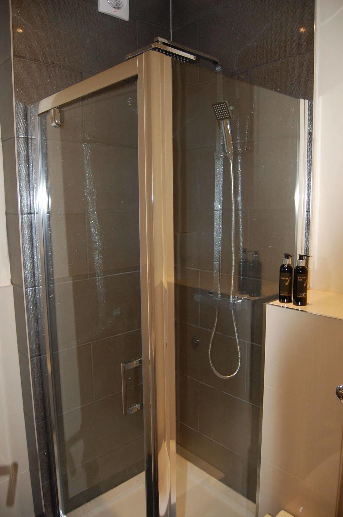 ביוד The Grosvenor Guest House מראה חיצוני תמונה